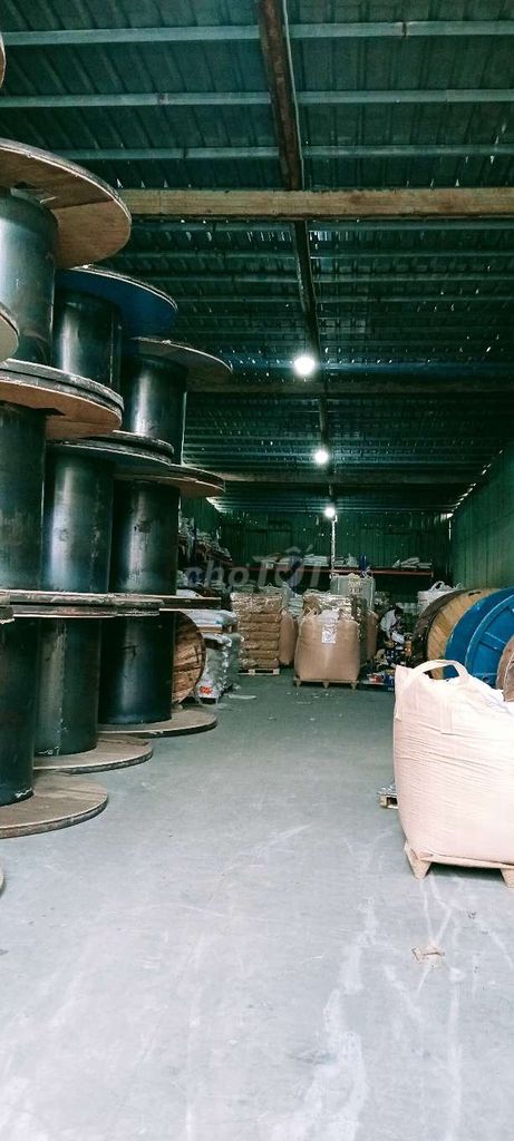 cho thuê 400m2 Tân Phước Khánh đường Container có bình điện