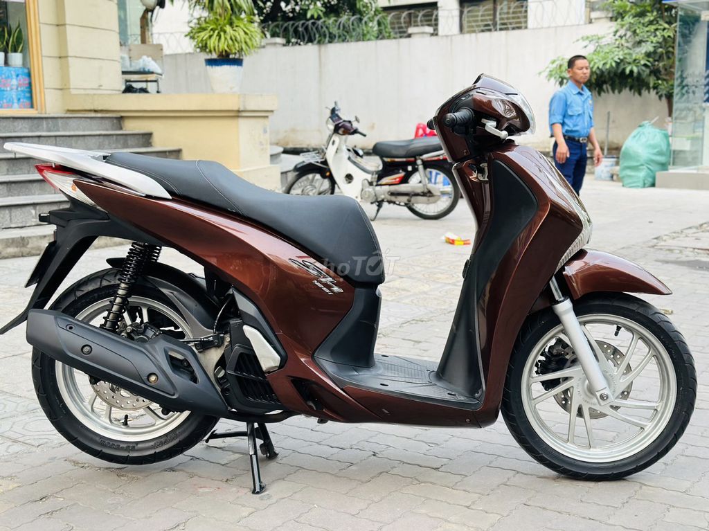 Honda SH коричневый 125fi, двигатель оригинал, один владелец, номер 29