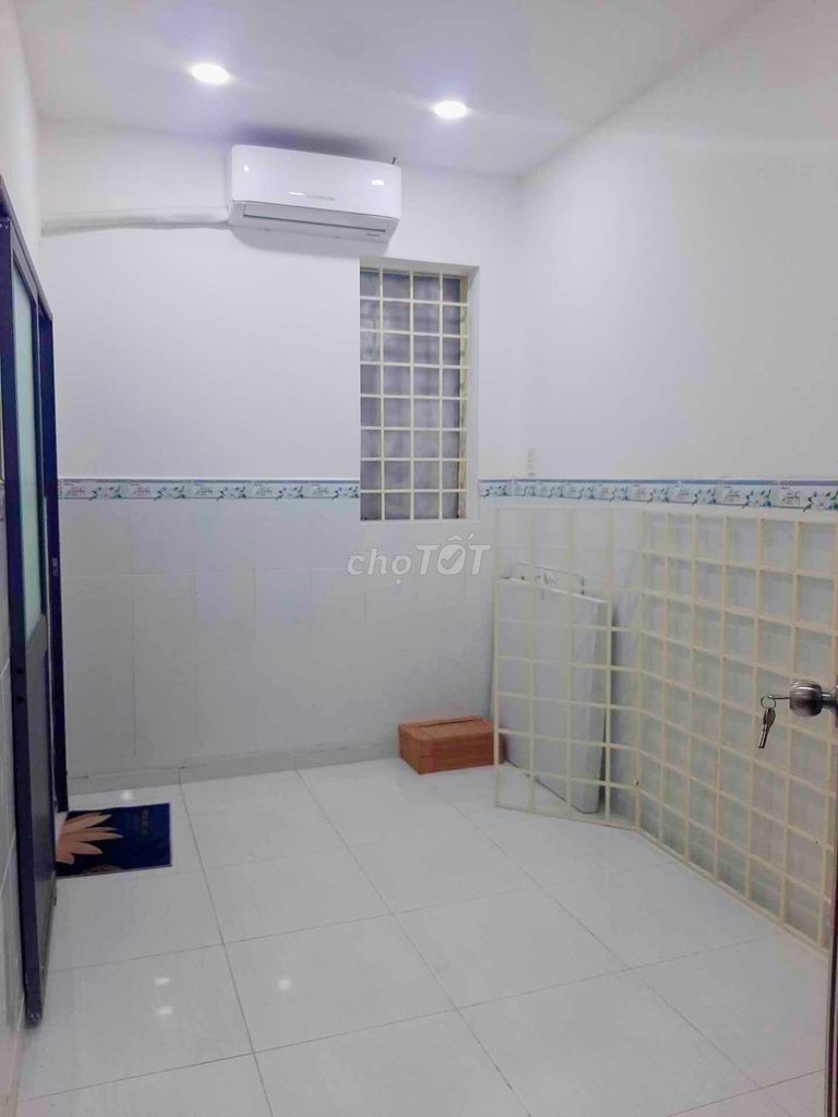 Cần cho thuê căn chung cư ngay trung tâm Q5 đường phan văn trị 2PN 1WC