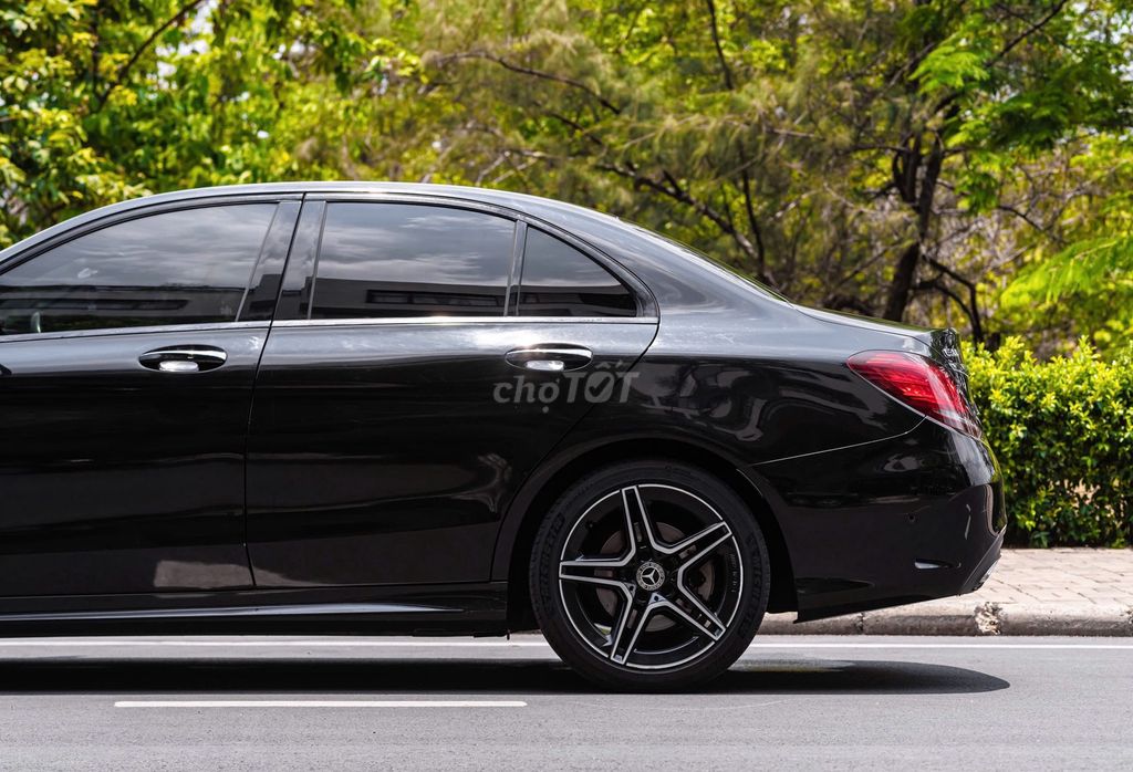C300 AMG 2016 Đen nội thất đỏ siêu hiếm. Mua bán Ô tô tại Quận 7 Tp Hồ Chí Minh được đăng bởi tuấn anh hình 4