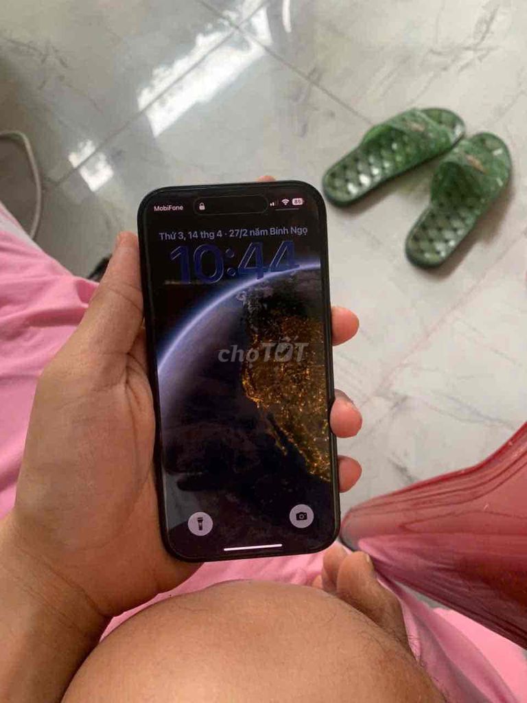 Apple iPhone 16 thường tặng sạc mới với ốp lưng. Mua bán Điện thoại tại Quận Thanh Khê Đà Nẵng được đăng bởi đức minh hình 1