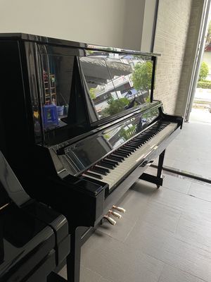 Piano Yamaha UX-5.