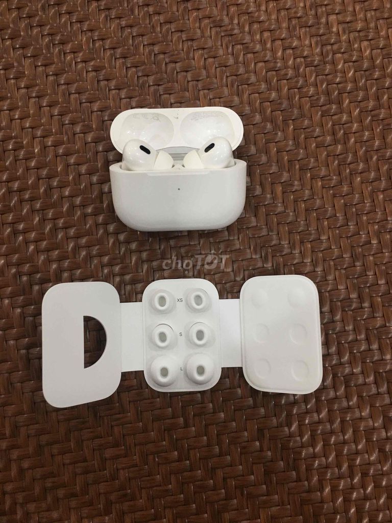 Tai nghe Bluetooth Apple AirPods Pro 2023 | Chính. Mua bán Tivi, Âm thanh tại Quận Kiến An Hải Phòng được đăng bởi Phạm quang thắng hình 1