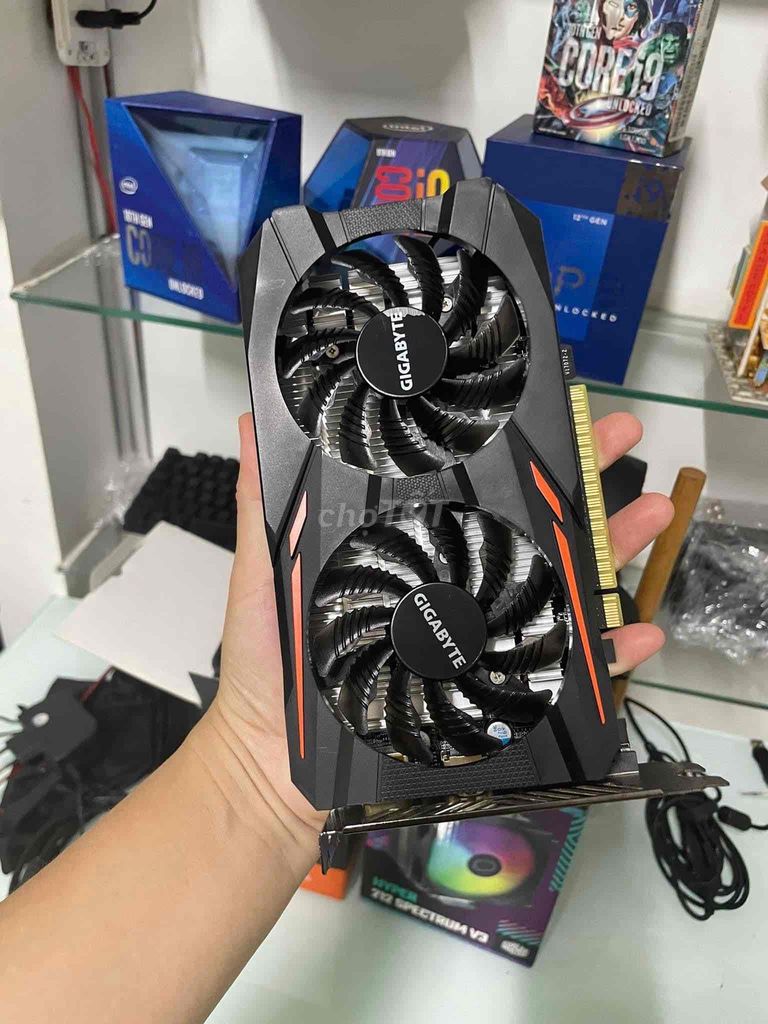 vga 1050 2fan ko nguoinf phụ