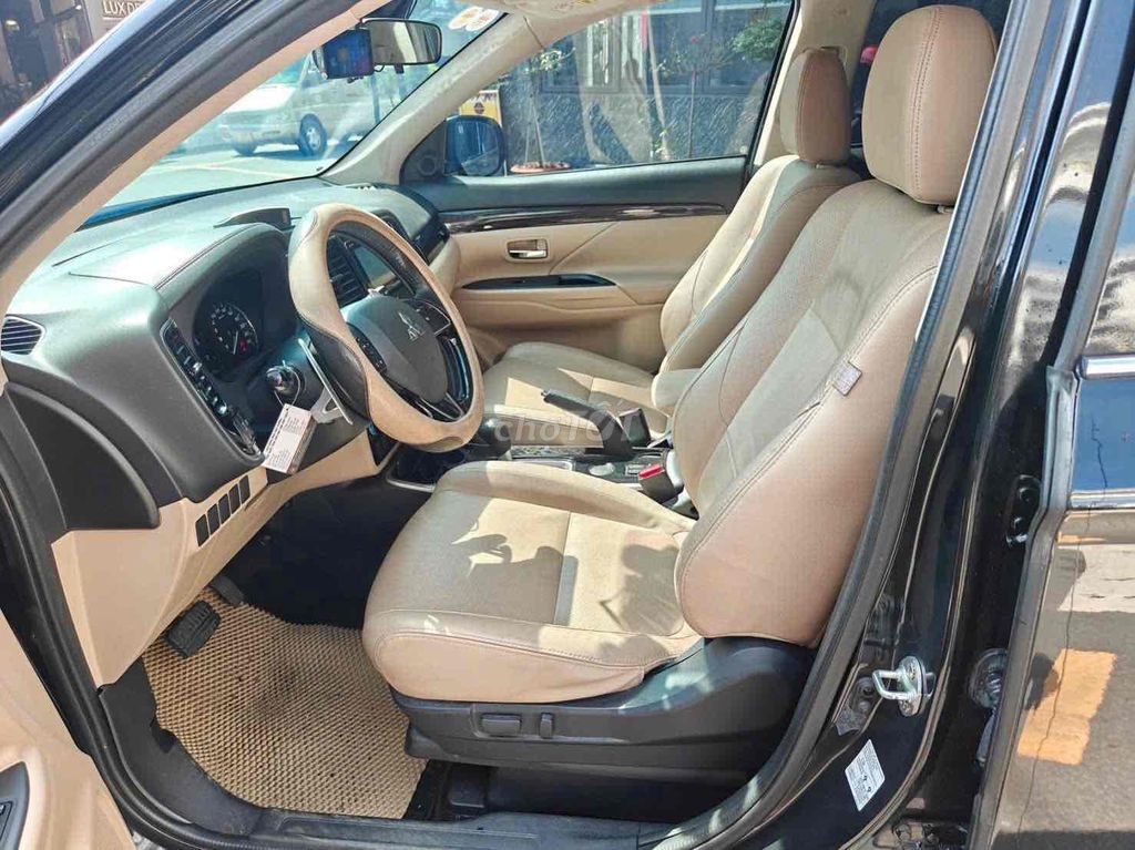 Bán Mitsubishi Outlander Premium. Mua bán Ô tô tại Quận Ninh Kiều Cần Thơ được đăng bởi Nguyễn Hòa Auto hình 5