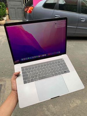 Macbook Pro 2018 i7