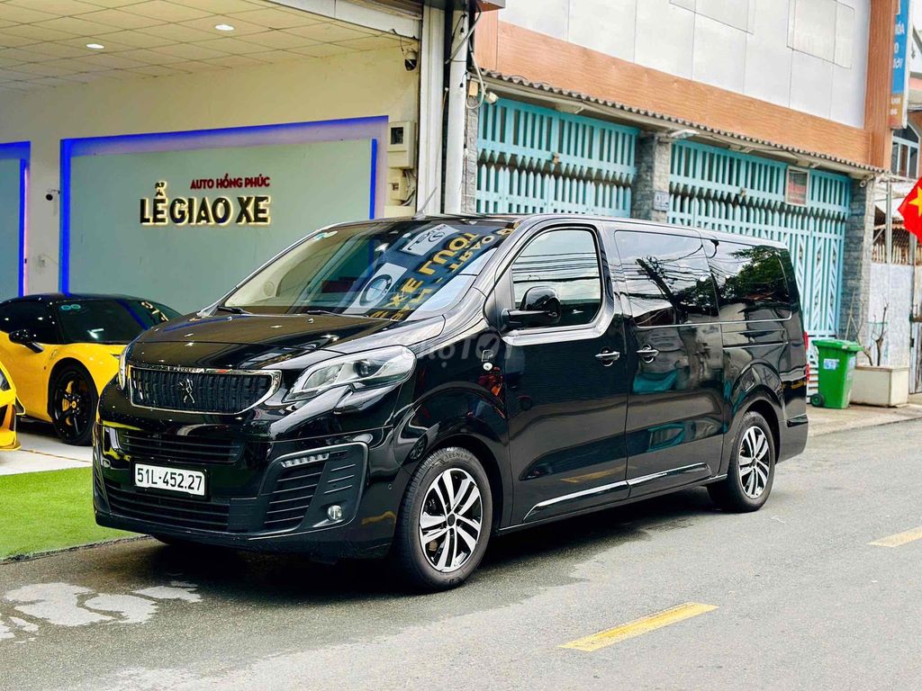 Peugeot Traveller Premium 6S  Model 2020