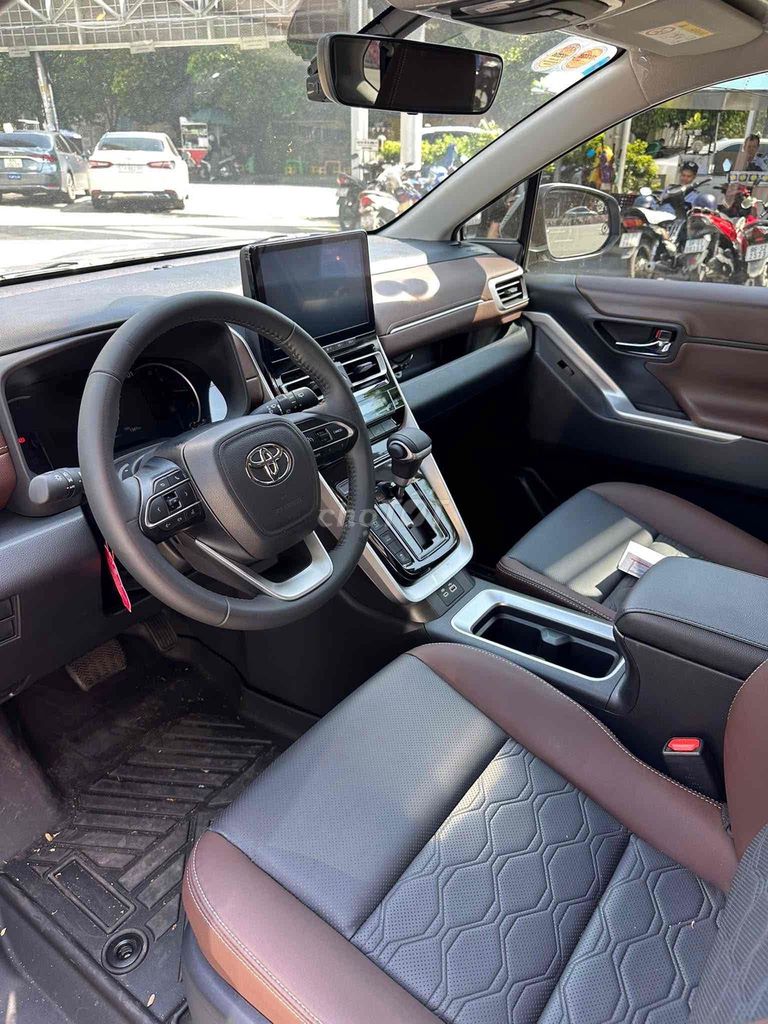 Toyota Innova Cross 2025 - 1300 km. Mua bán Ô tô tại Quận Tân Phú Tp Hồ Chí Minh được đăng bởi TRƯƠNG THANH TUYỀN hình 3