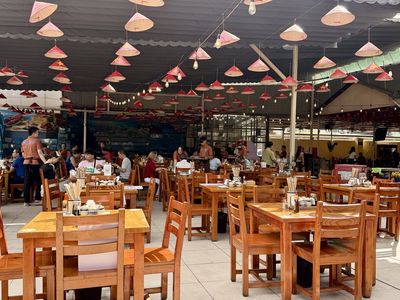 Nhân Viên Phục Vụ Quán Phở
