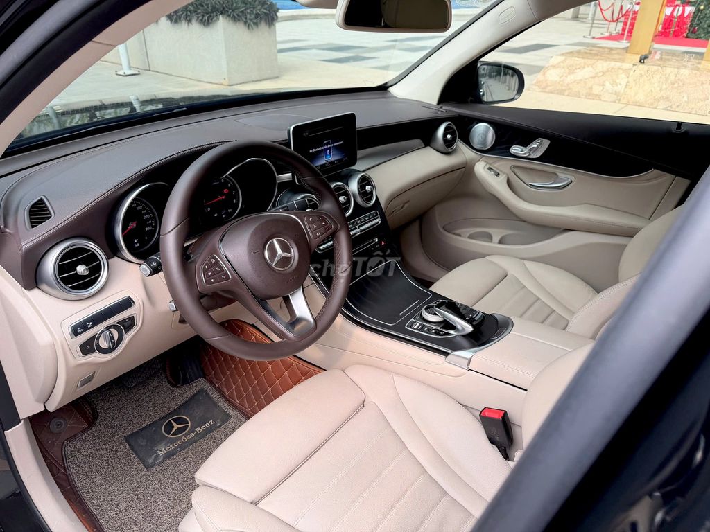 Mercedes GLC300 2018 Đen Kem. Mua bán Ô tô tại Quận Thanh Xuân Hà Nội được đăng bởi Nguyễn Tuấn Hoàng hình 15