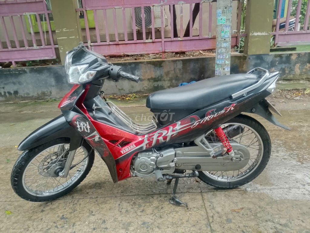 Yamaha Sirius 2011 красный/черный, родной тихий двигатель