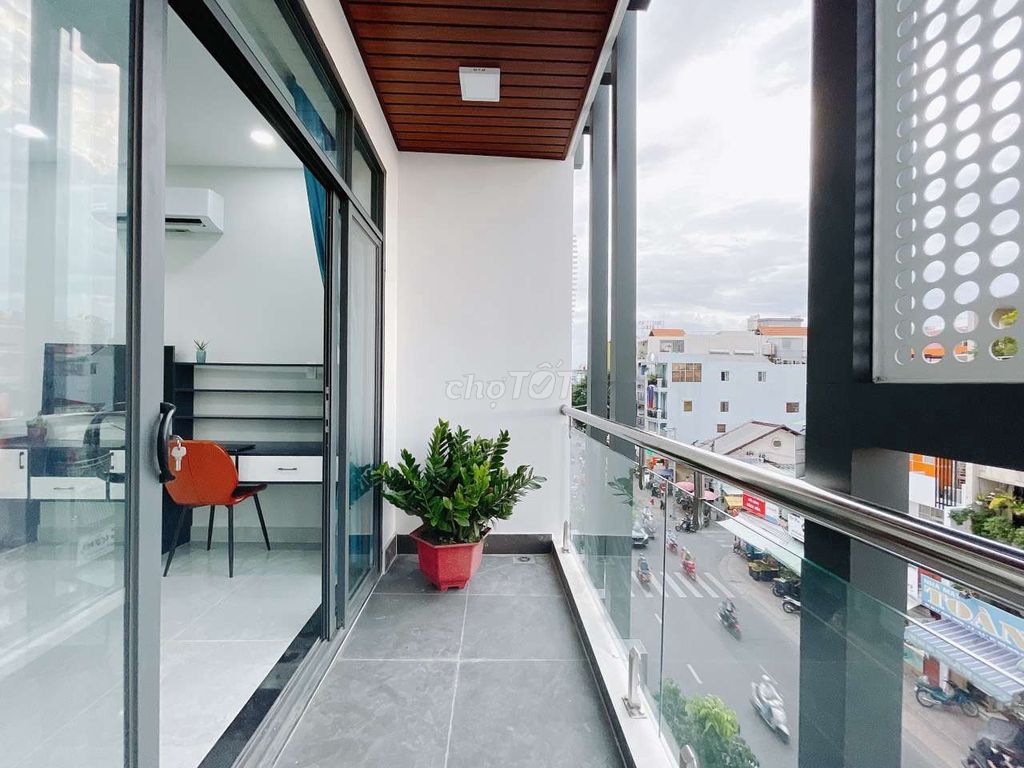 Cho thuê căn hộ có balcony cửa sổ , phòng ngủ tách bếp ,đường CMT8Q3