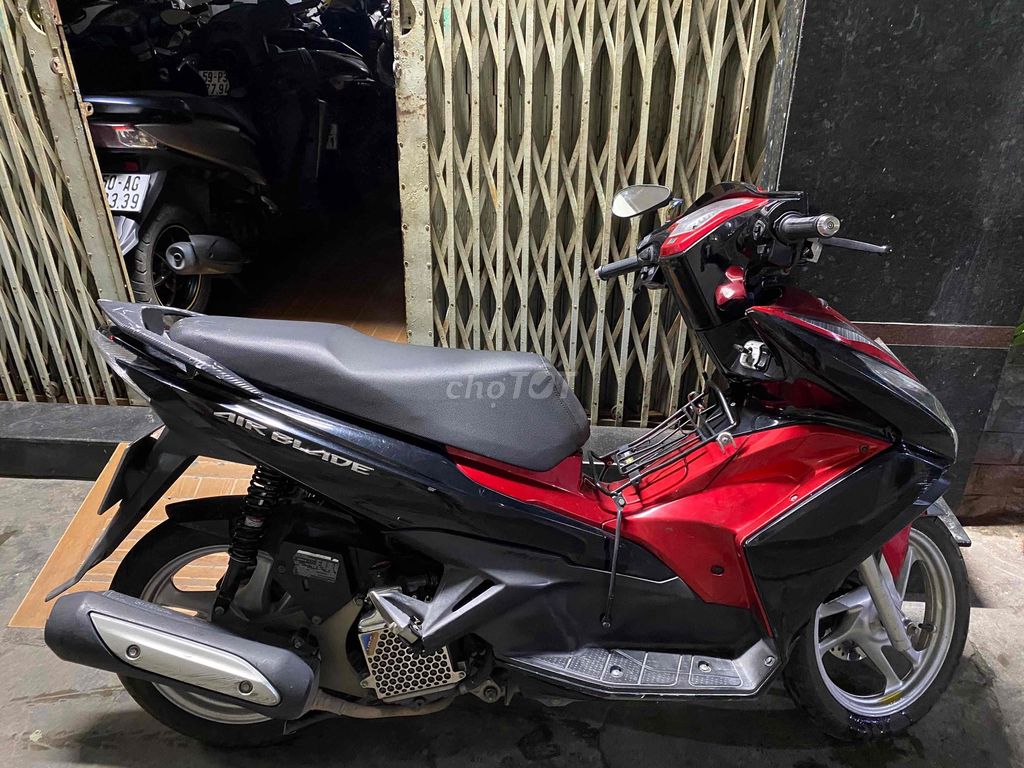 Honda Air Blade 2024 Красно-черный, госномера Хошимина, оформление на владельца