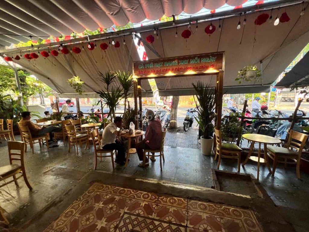 Cần sang nhượng quán cafe giá 400 triệu đã bao gồm cọc 56.000.000vnd