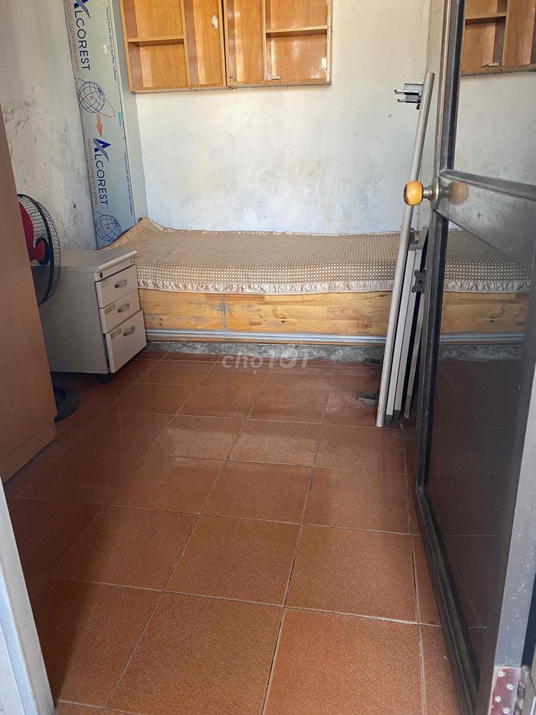tầng 4 chung chủ thoáng mát an ninh tốt phòng ngủ 10m2