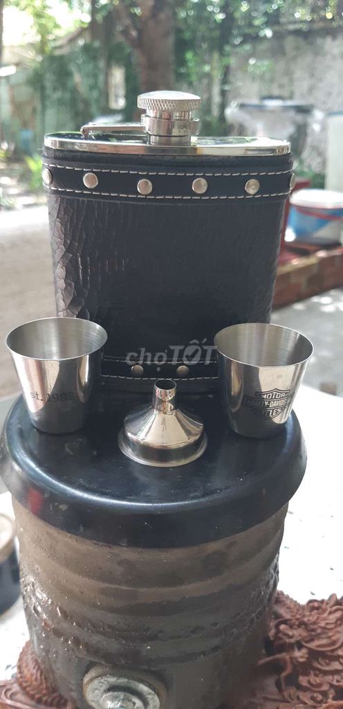Bộ bình rượu Harley-Davidson Đen. Mua bán Đồ sưu tầm, đồ cổ tại Quận Bình Thuỷ Cần Thơ được đăng bởi Ngọc Tiến  hình 1