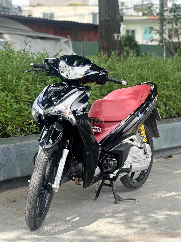 Черный циферблат Honda Future 2019