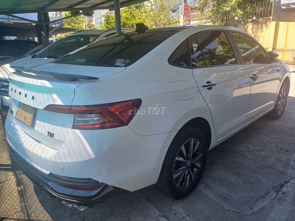 Шкода Славия Амбиция 1.0 TSI белая 15,005 км
