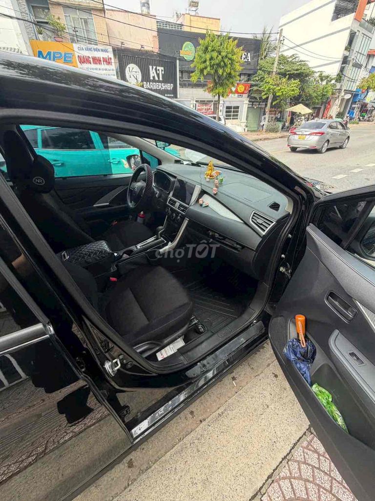 Mitsubishi Xpander 2022 7 мест Автомат Черный
