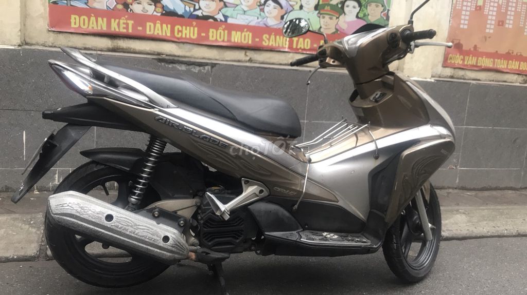 Honda Air Blade Nâu bạc. Mua bán Xe máy tại Quận Thanh Xuân Hà Nội được đăng bởi Nguyễn Anh Dương hình 7