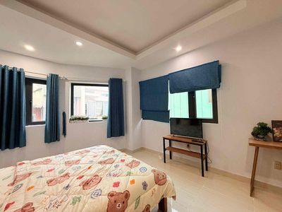 CHO THUÊ CĂN HỘ DỊCH VỤ FULL NỘI THẤT MỚI TINH GIÁ RẺ NGAY BỜ KÈ Q3