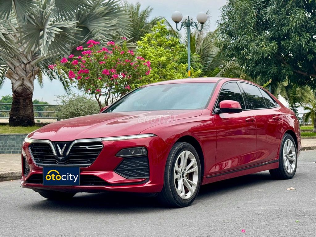 Vinfast Lux A Base 2021 - Màu đỏ - 3v6km