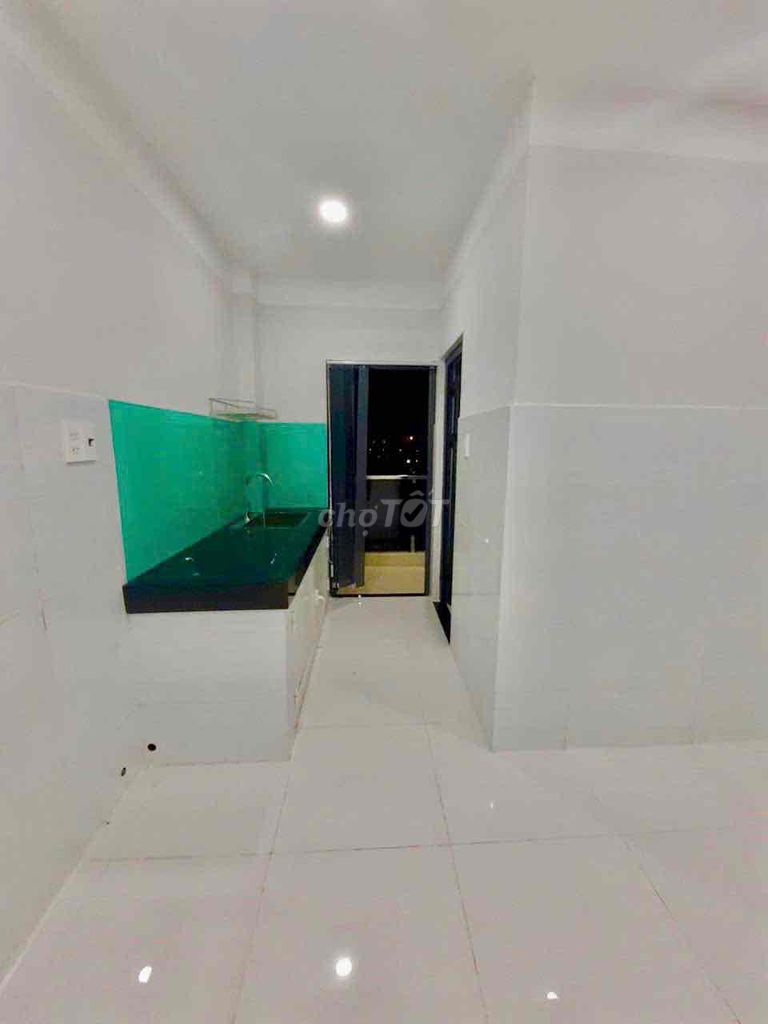 Phòng 20m2 ban công studio ngay ĐH GTVT, có thang máy, an ninh