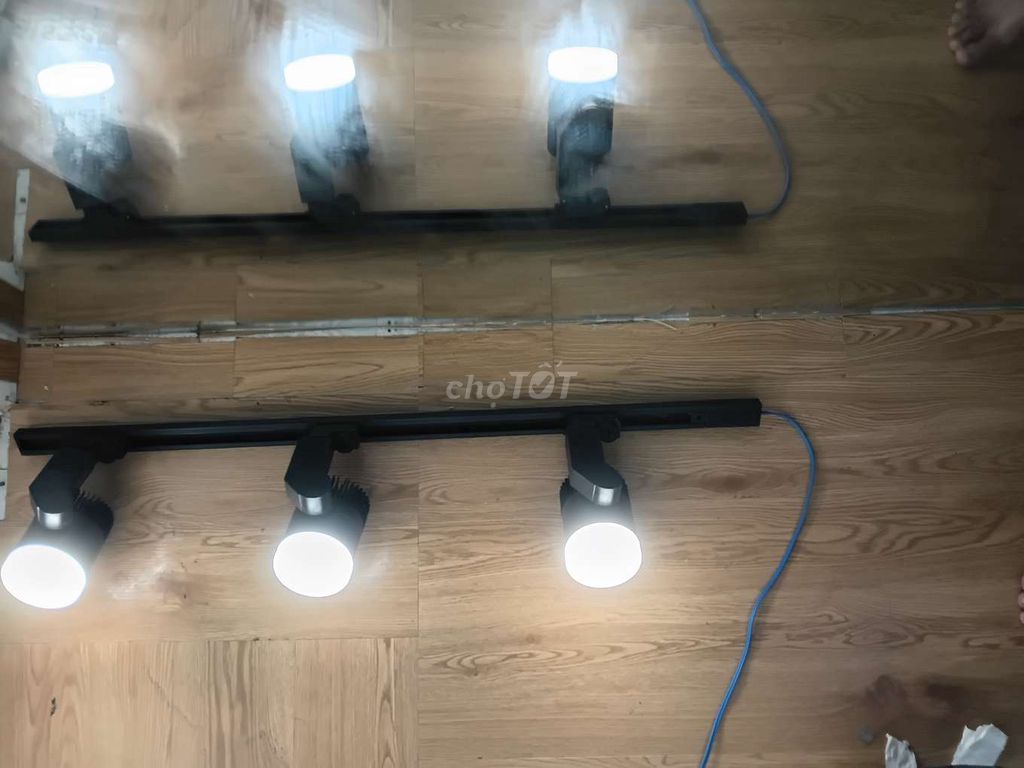 Đèn đường ray LED 3 bóng Đen. Mua bán Đèn tại Thành phố Dĩ An Bình Dương được đăng bởi Hoài Trung hình 1