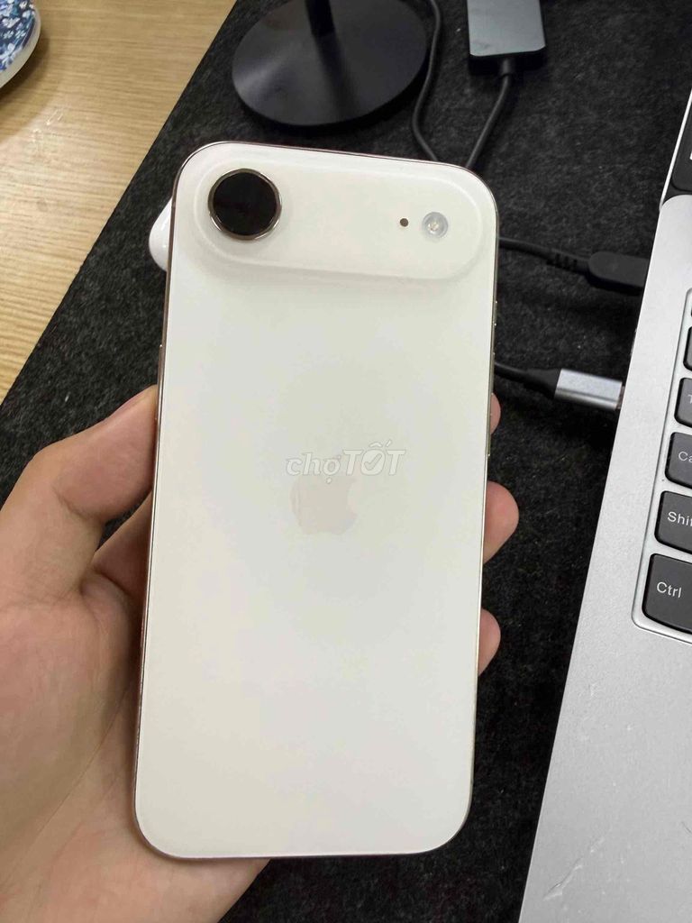 iPhone 17 Air Vàng gold Đã sử dụng. Mua bán Điện thoại tại Quận Cầu Giấy Hà Nội được đăng bởi Nguyễn hình 1