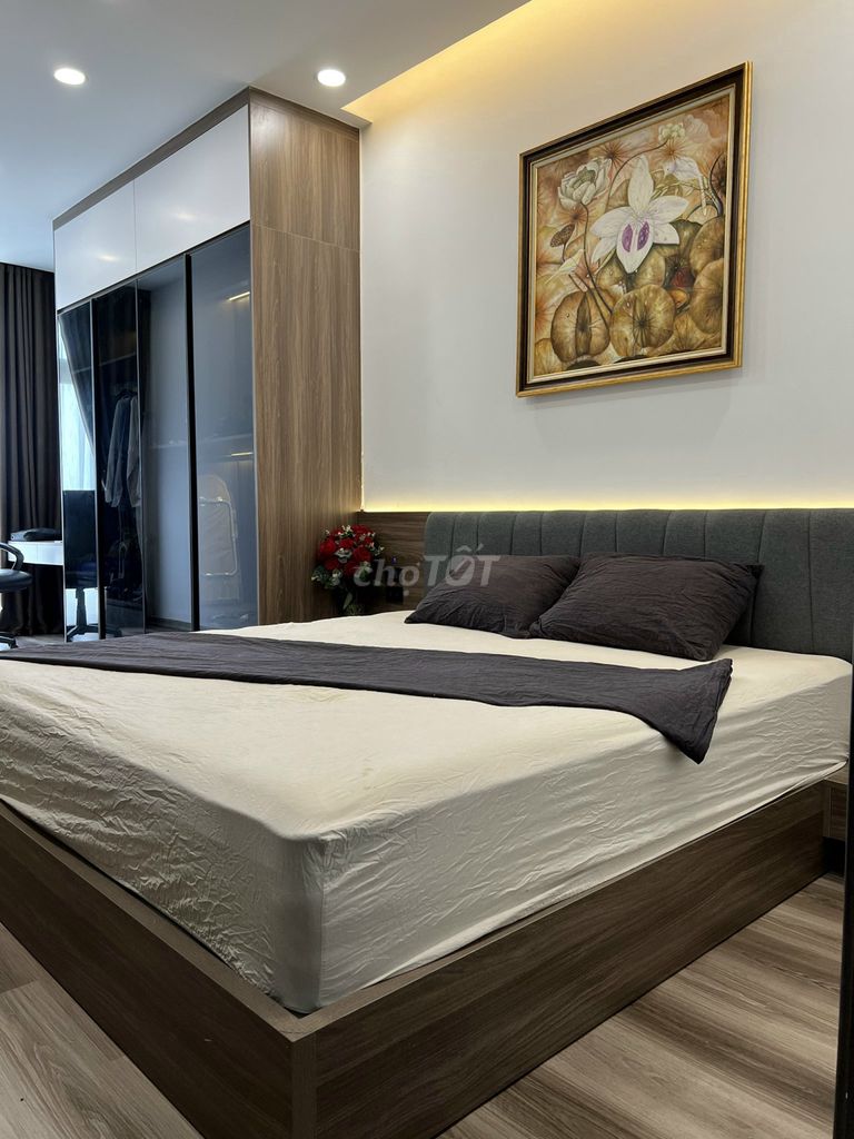 Cho thuê shophouse 5 tầng có thang máy full nội thất giá 30tr/th OCP 1