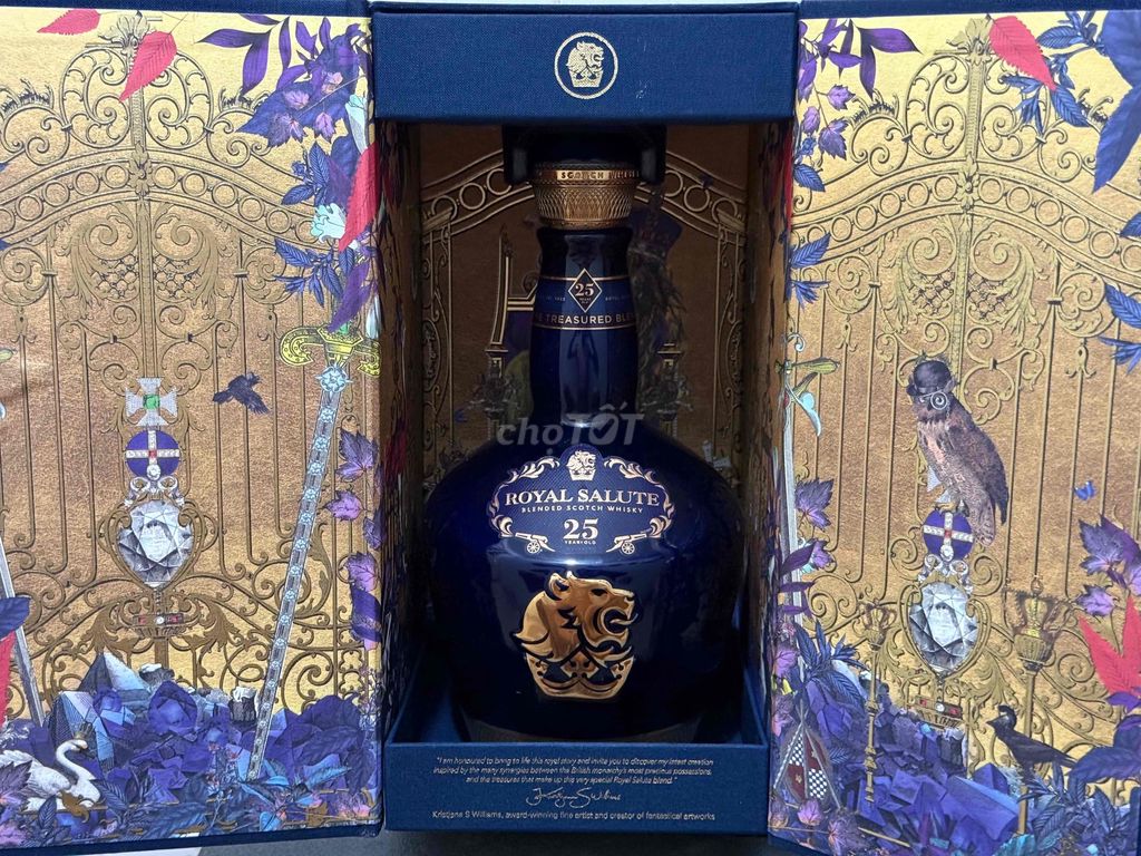 Vỏ chai rượu Royal Salute 25 Year Old. Mua bán Đồ sưu tầm, đồ cổ tại Quận Hoàn Kiếm Hà Nội được đăng bởi Việt Hà Nguyễn hình 1