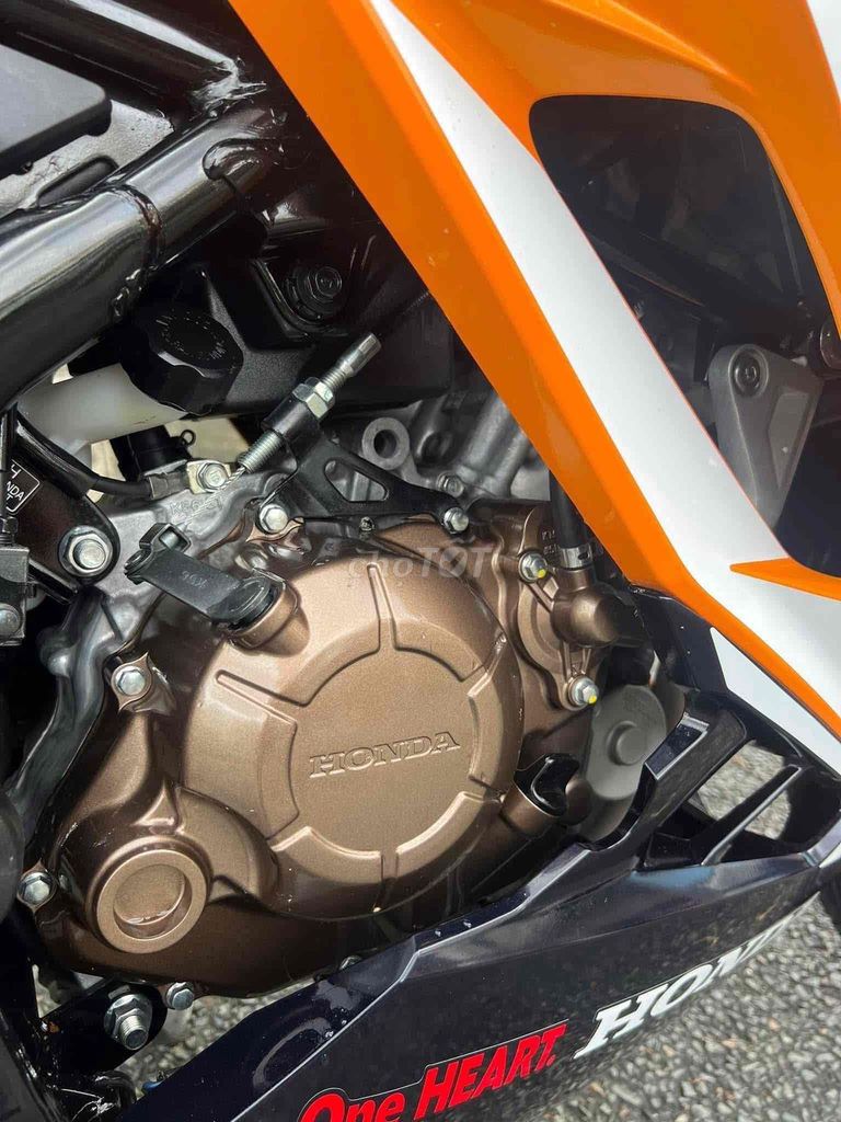 Honda CBR150R Repsol 2021 Cam trắng đen. Mua bán Xe máy tại Quận 6 Tp Hồ Chí Minh được đăng bởi Quang Rambo  hình 3