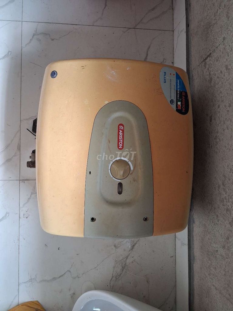Bình nước nóng Ariston 30 lít. Mua bán Thiết bị vệ sinh, nhà tắm tại Huyện Phú Vang Thừa Thiên Huế được đăng bởi Toàn Điện Nước hình 1