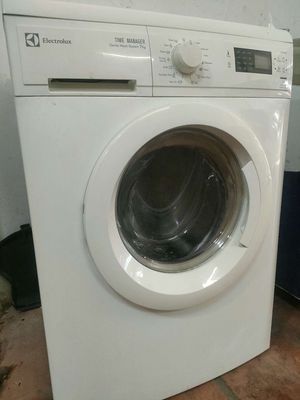 Cần bán máy giặt Electrolux như hình