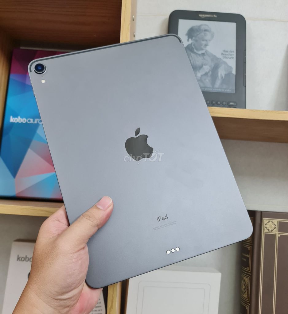 iPad Pro 11in 2018 256GB Xám. Mua bán Máy tính bảng tại Quận 5 Tp Hồ Chí Minh được đăng bởi PHAN MINH MB hình 1