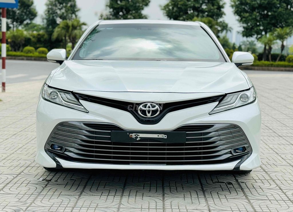 Toyota Camry 2.5Q sản xuất 2020 nhập khẩu