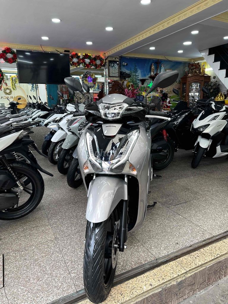 SH 150i 2019 Bạc Porsche Smartkey BSTP Chính Chủ. Mua bán Xe máy tại Quận Gò Vấp Tp Hồ Chí Minh được đăng bởi Ngô Hà hình 3