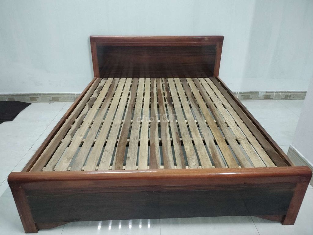 Giường ngủ gỗ nâu đơn giản. Mua bán Giường, chăn ga gối nệm tại Quận Liên Chiểu Đà Nẵng được đăng bởi Hữu Gia hình 1
