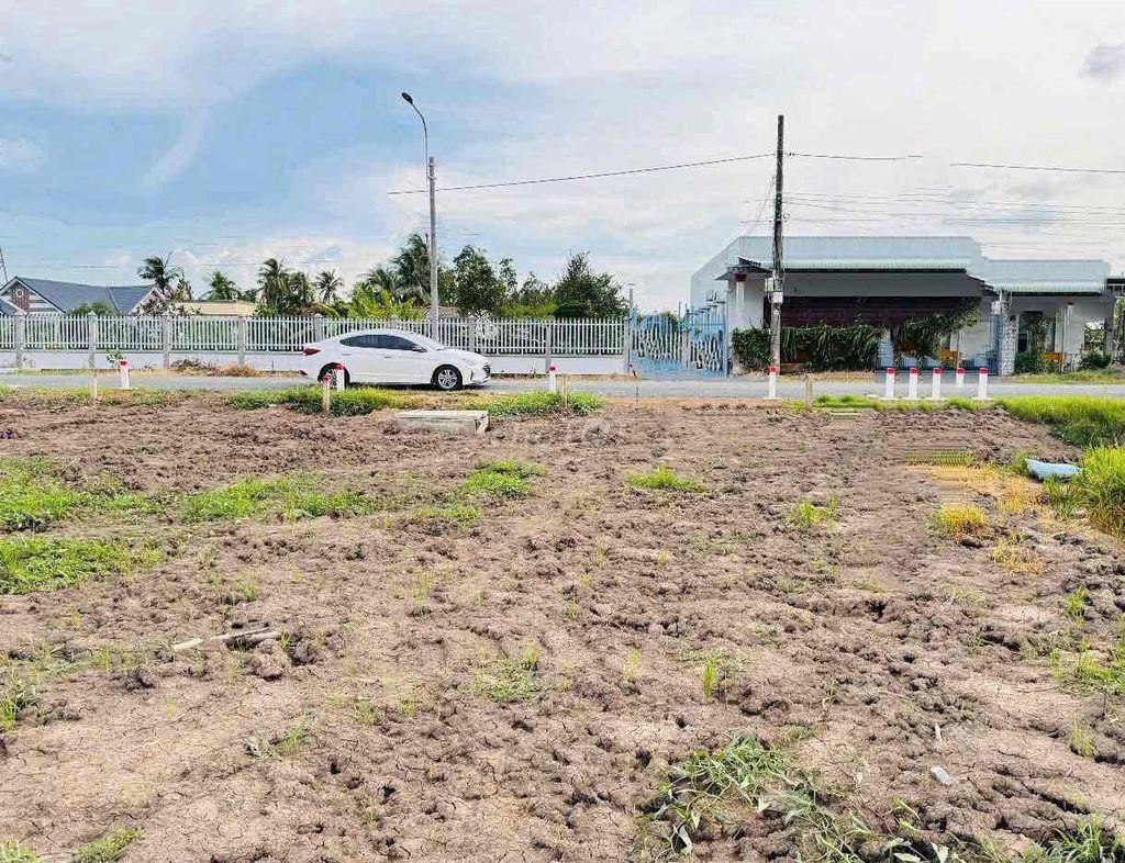 Thổ cư mặt tiền nhựa đê bao Vàm Cỏ, sát đường vành đai Tân An,m. Mua bán đất tại Huyện Tân Trụ Long An được đăng bởi Tuyến Lê hình 3
