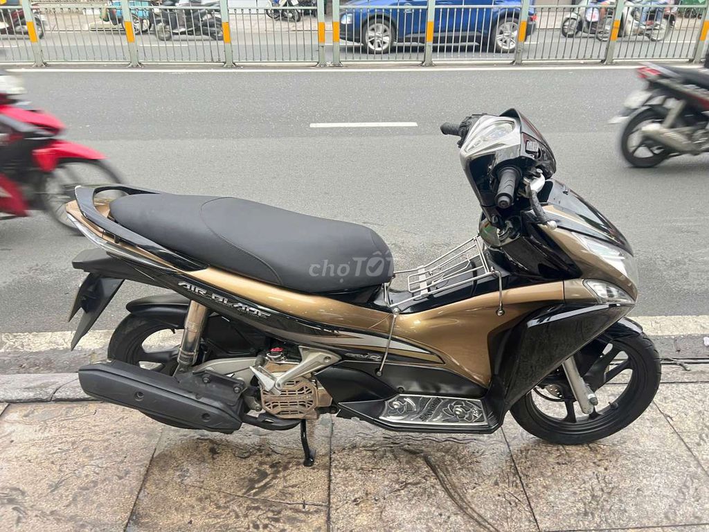 Honda Air Blade FI 2012, черный, золотистый