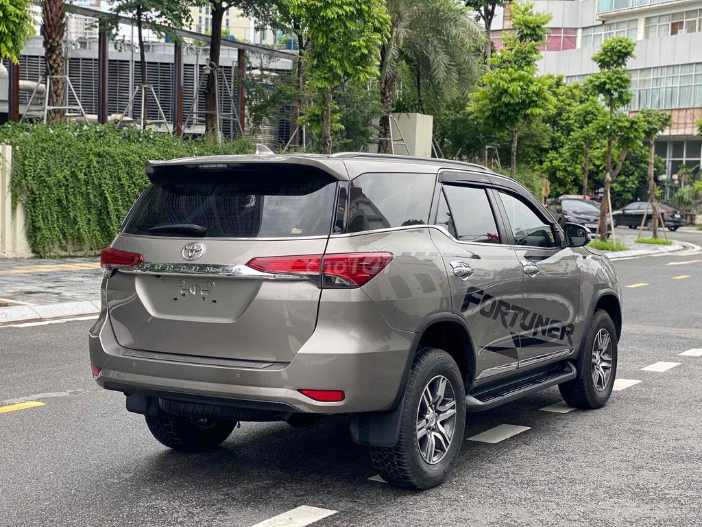 Toyota Fortuner 2.4AT 4x2 sx 2022 màu nâu xe đẹp. Mua bán Ô tô tại Quận Cầu Giấy Hà Nội được đăng bởi Cao Quý hình 5