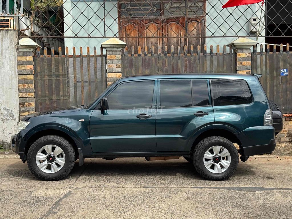 Mitsubishi Pajero V93