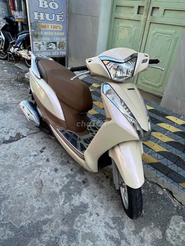 Honda Lead, кремовый, скутер