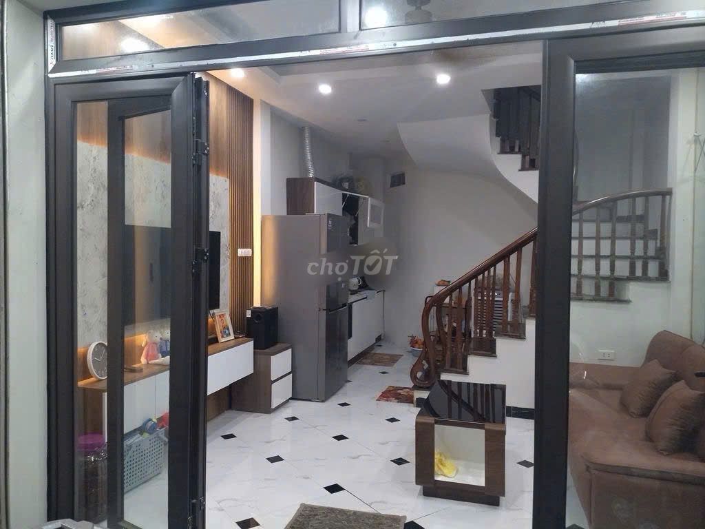 Cho thuê nhà 5tx38m2 Ngõ Quỳnh , Hai Bà Trưng  full nội thất 03PN