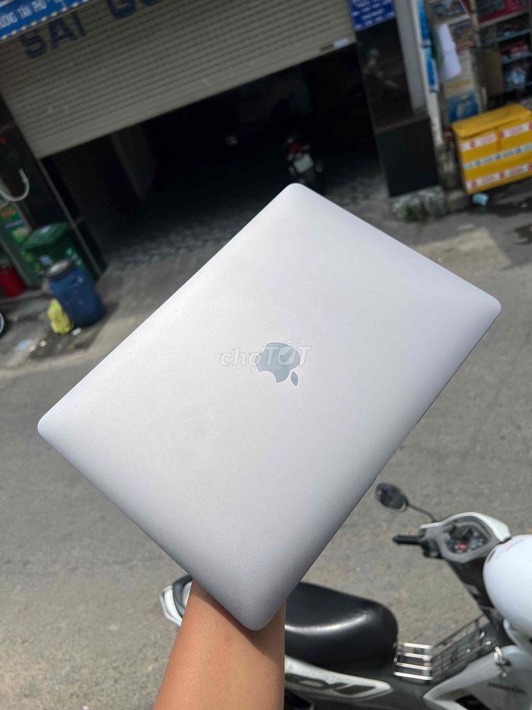 Apple MacBook Air 2019 13 inch i5 16GB/256GB 99%. Mua bán Laptop tại Thành phố Thủ Đức Tp Hồ Chí Minh được đăng bởi Công ty TNHH Dịch Vụ Ngọc Gia Bảo Computer hình 1