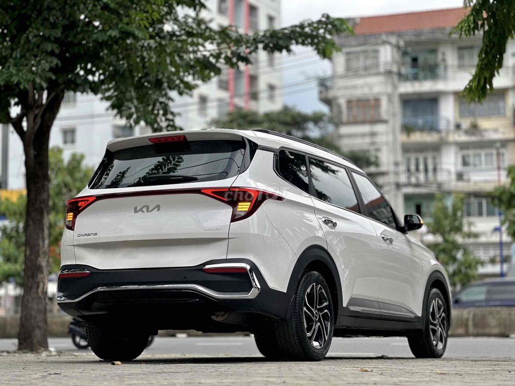 Kia Carens 1.5 Luxury 2024 Белый 11000 км