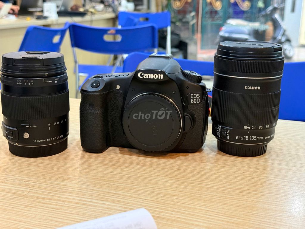 E bán CANON 60D KÈM 18-135 IS CHỤP ĐC NHIỀU