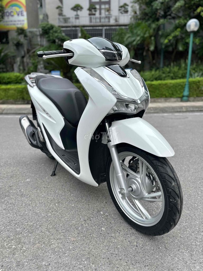 Honda SH việt 2022!! 125cc phanh CBS chạy lướt. Mua bán Xe máy tại Quận Hoàng Mai Hà Nội được đăng bởi Xe Máy Quân Oanh  hình 3