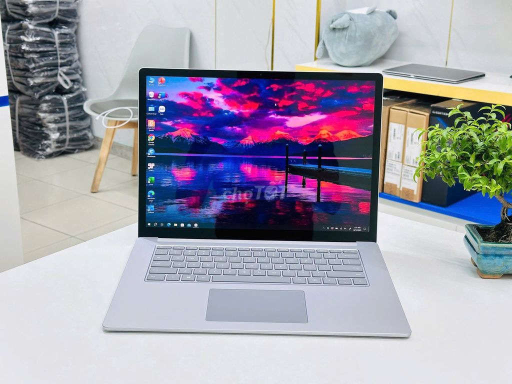 Surface Book 2 15" i7 16GB/256GB/GTX 1060/3K Touch. Mua bán Laptop tại Quận Bình Thạnh Tp Hồ Chí Minh được đăng bởi Nhật Minh Laptop hình 1