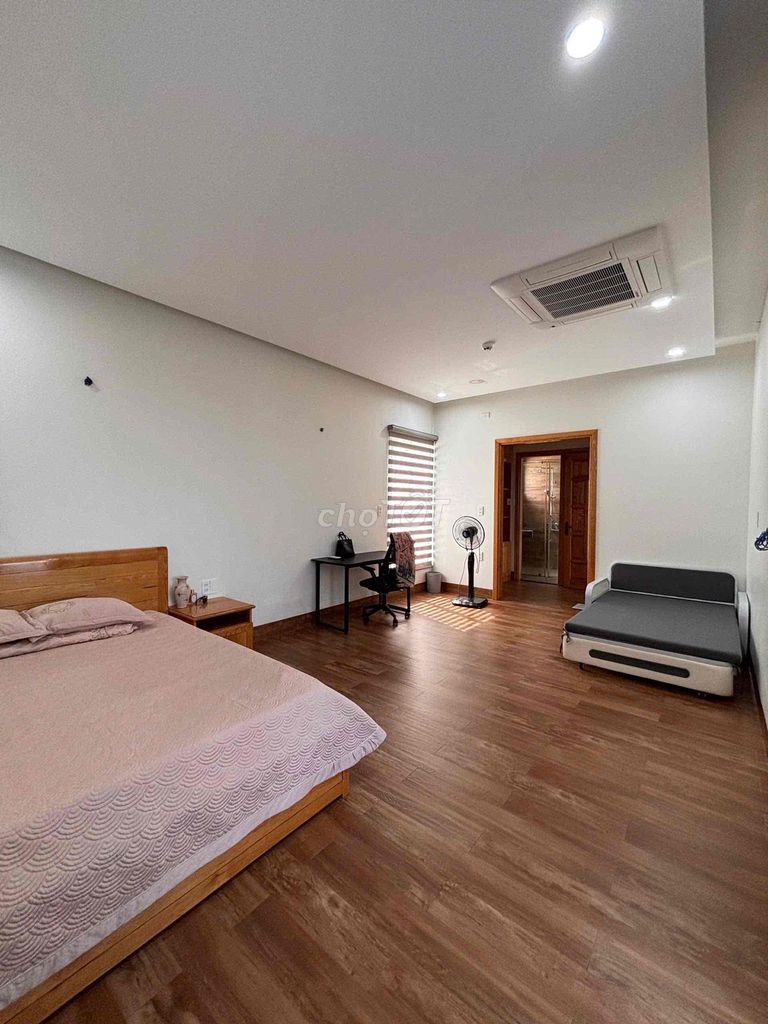 Garden villa with elevator and 4 bedrooms in Hòa Xuân — photo 6